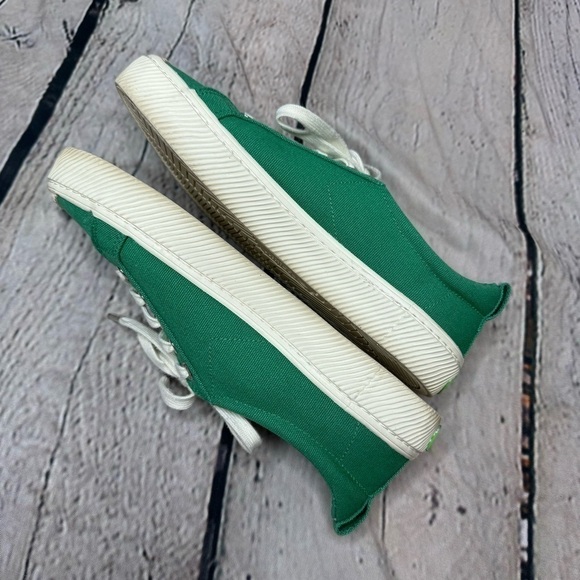 Cariuma OCA low-top green canvas sneakers Women’s 9/ Men’s 7.5 - Picture 2 of 10